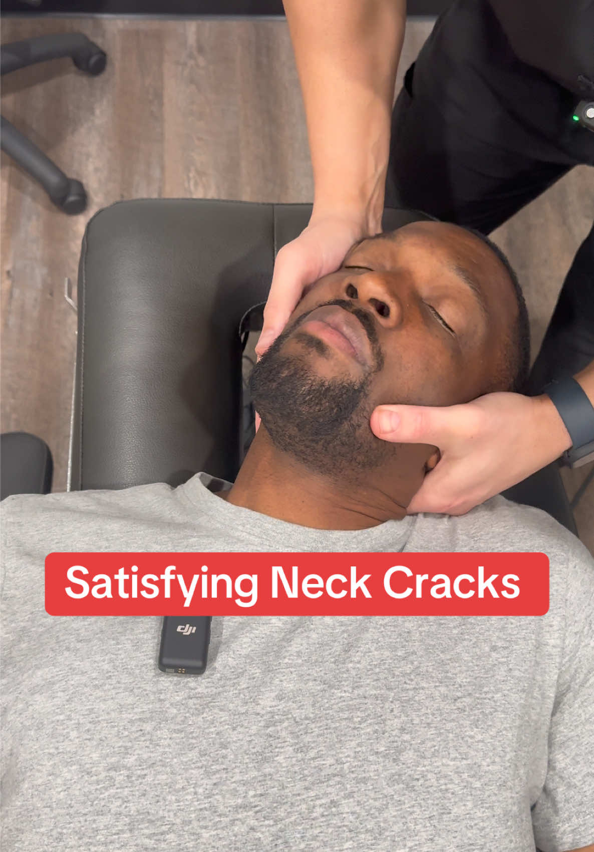 Years of neck pain relieved with this chiropractic neck adjustment 🔈 #chiropractor #osteopath #neckcrack #asmr #neckadjustment 