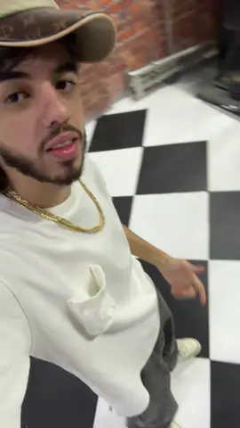 Ahhh grosero todo LV 🤣… bizcocho leo pues cuantos esperando musa que ya estoy pensando si la saco o que hago con eso ⛅️👀. #1#1on MONEY-K, agradecido con todos 🩸. #fyp #musica #medellin #trap 