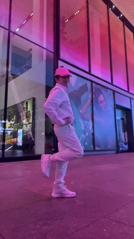 sabrinaween is now 🎃👻💙 #sabrinacarpenter #shortnsweettour 