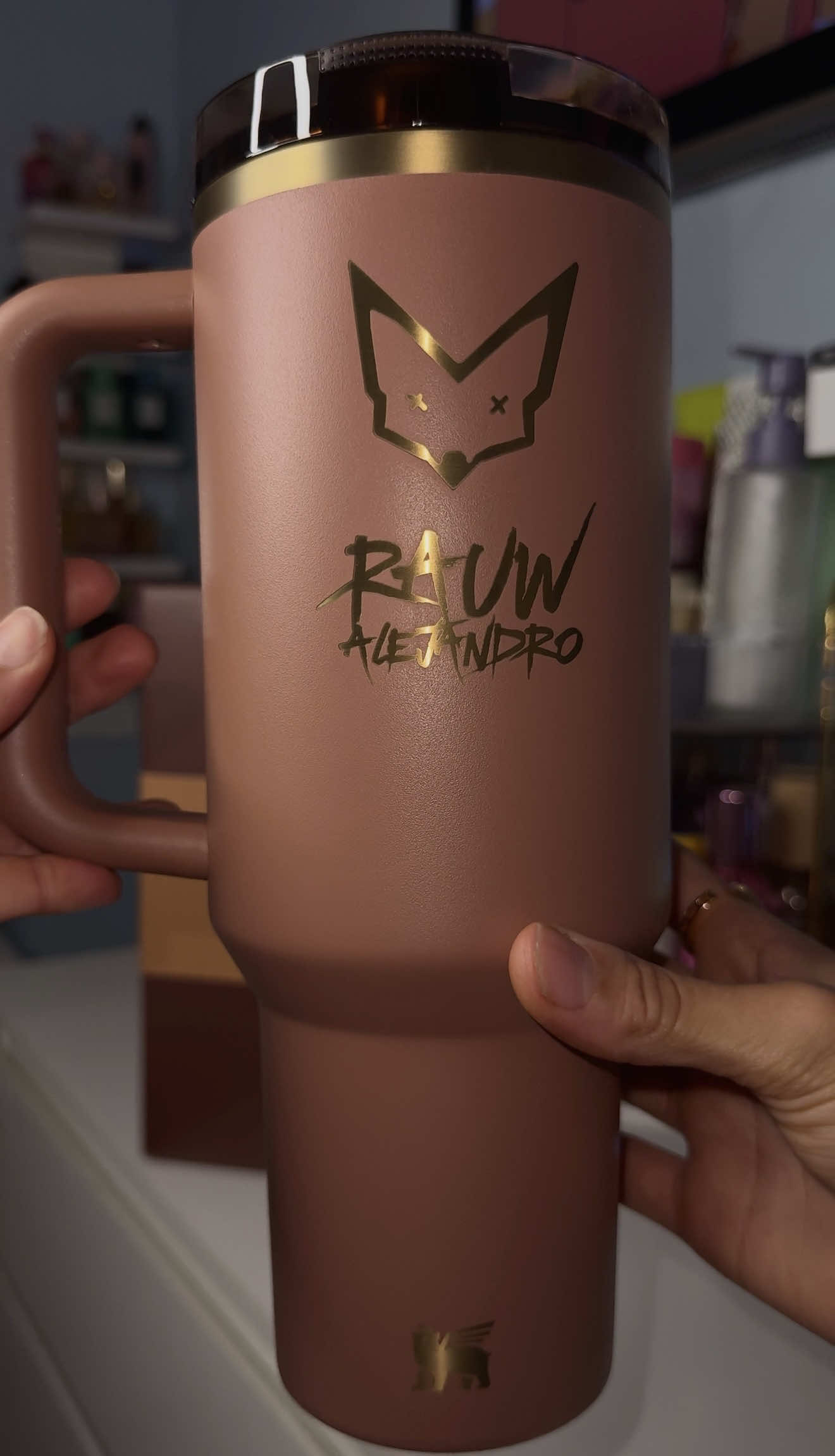 Ameeeeee Demasiadooooo 😍😍🦊🤎 #rauwalejandro #stanley #StanleyCup #viralvideo #viral 