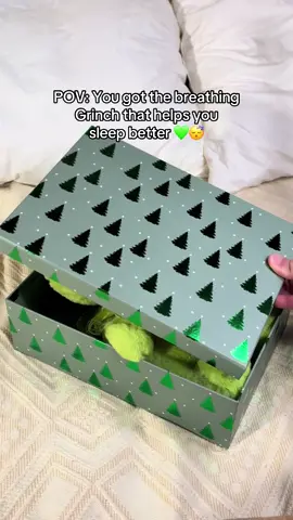 I'm in love with this Grinch plush that breathes 💚🥹 #grinch #grinchmas #plush #sleep