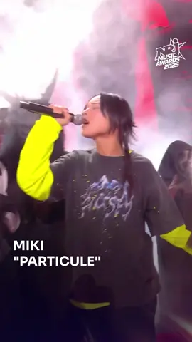 Ambiance zombiesque sur le plateau des NRJ Music Awards avec Miki 🧟 Les NRJ Music Awards en Streaming sur TF1+ 🏆 #NMA2025#NRJMusicAwards #miki #particule 