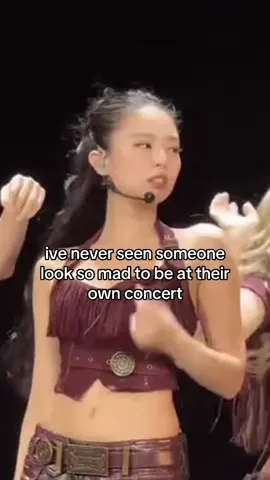 #blackpink #jennie #lisa #rosé #jump 