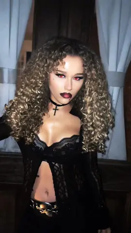 HAPPY HALLOWEEN 🕷️🕷️🕷️🕷️#vampire 