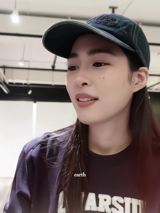 girlfriend🙈 #LingOrm #หลิงออม #LINGORM1stFANCON #Linglingkwong #handsome 