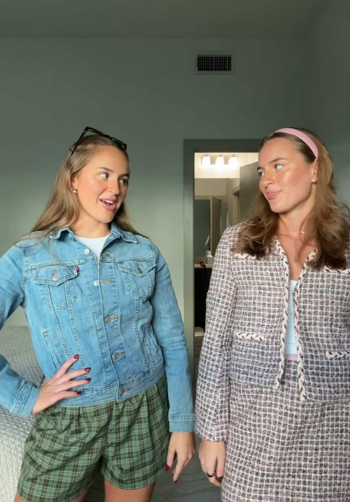 there’s an annie and a hallie in every set of twins #twins #parenttrap #identicaltwins #halloween @jolie 