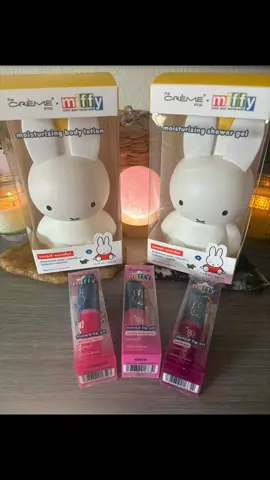 🩷🤍Let’s unbox my “Fall in love with Miffy” The Crème shop X Miffy PR box!!!! This is what I received inside: * Miffy Tinted Lip Oils (shades Charming Cherry, Joyful Jam, Darling Dragonfruit) * Miffy Sweet Wonder Shower Gel * Miffy Sweet Wonder Body Lotion I found the lip oils to each have a beautiful, sheer and subtle tint. Darling Dragonfruit is my favorite! Super juicy and high gloss.  The shower gel and the body lotion each come in the most adorable Miffy bottle with a pump! Absolutely adorable packaging that you want to display! They smell sweet and fruity, like a fresh picked, juicy strawberry and sugar!! Absolutely intoxicating! My skin is sensitive and reactive, these products not only smell amazing and look adorable, they are super gentle!  Also perfect for Christmas gifts for the Miffy lovers out there! 🩷🤍 @The Crème shop @statusphere #thecremeshop#thecremeshopwithmiffy  #Gifted #statusphere #sublimechickiereviews 