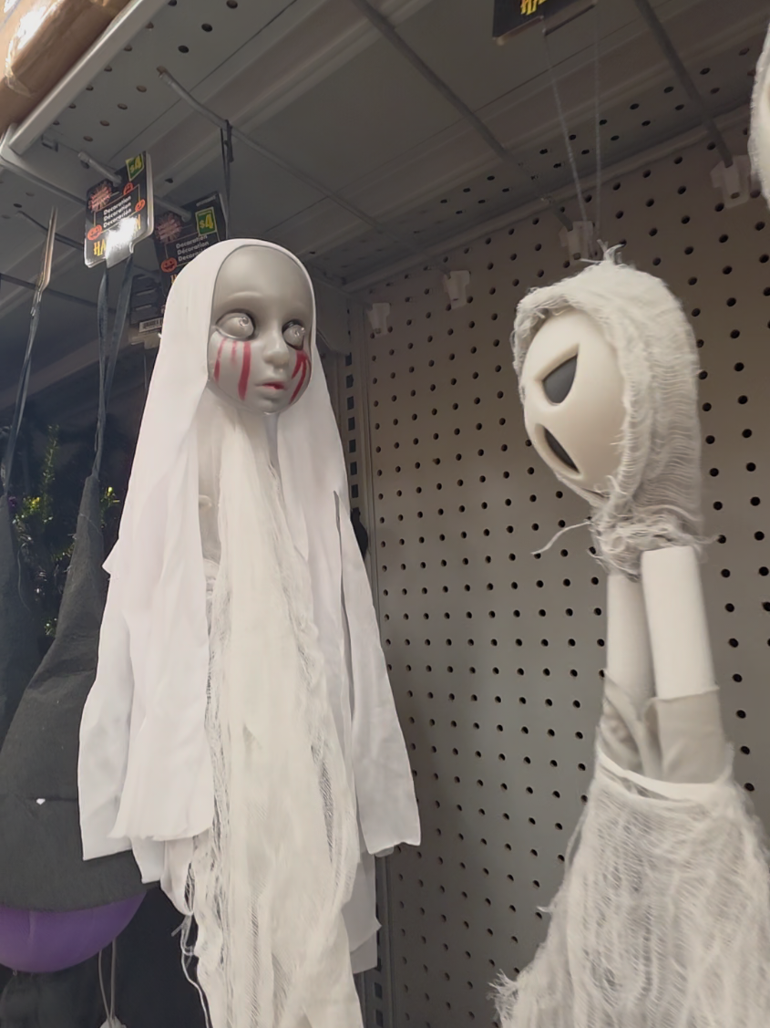 Y ustedes ya compraron su disfraz para esta noche? #halloween #brujas #latinos  #fyp 