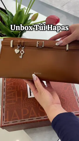 Unbox nhẹ chiếc túi công sở sang xịn mịn của Hapas — nhìn là muốn rinh ngay 💼✨             #Hapas #tuixachnu #tuicongso #tuideovai #OOTD 