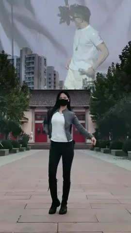 我一业余老阿姨跟着郭富城跳鲨鱼舞，跳不出随意松弛感，那是很正常的哇！！！#郭富城 #鲨鱼舞 #舞蹈 #零基础学舞蹈 