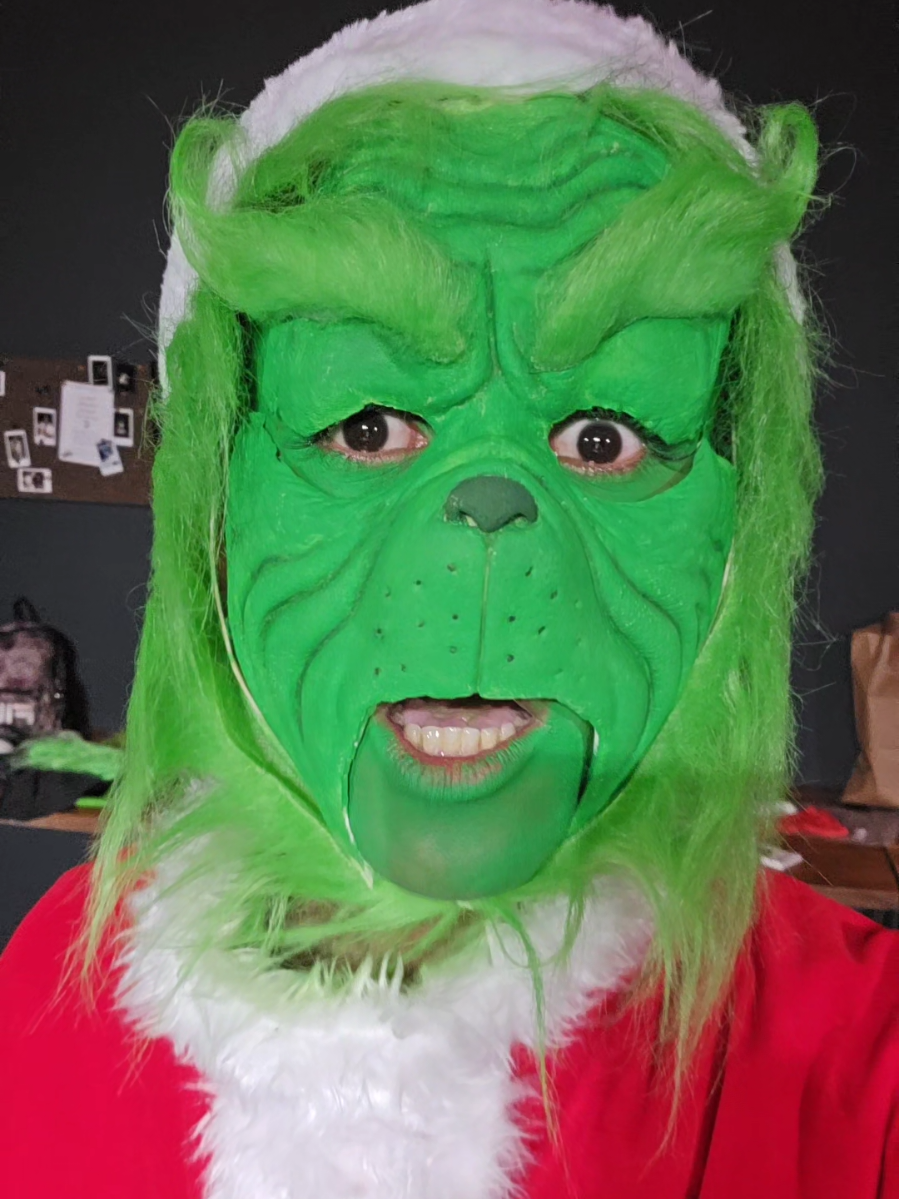 You're a mean one! #grinch #halloween #costume #halloweencostume #cosplay 