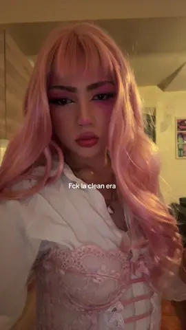 Baddie cheveux rose on a dit 