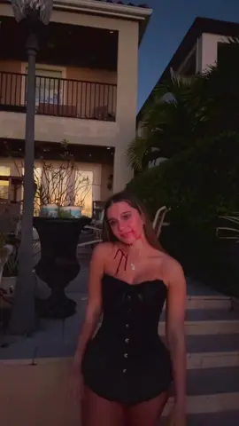 🧛‍♀️🧛‍♀️