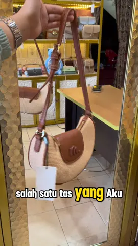 Nyesel sih kalau gak CO ini, bagus pooollll  #tasselempangwanita #shoulderbagwanita #taswanitaelegan #handbagwanita 
