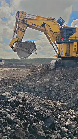 salah satu unit terbesar di sini sekarang excavator komatsu  pc3400 #tambangbatubara #fyppppppppppppppppppppppp #excavator 