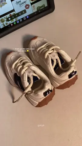 This white shoes u must have for ur kids #whiteshoes #shoesforkids #shoes #senma 