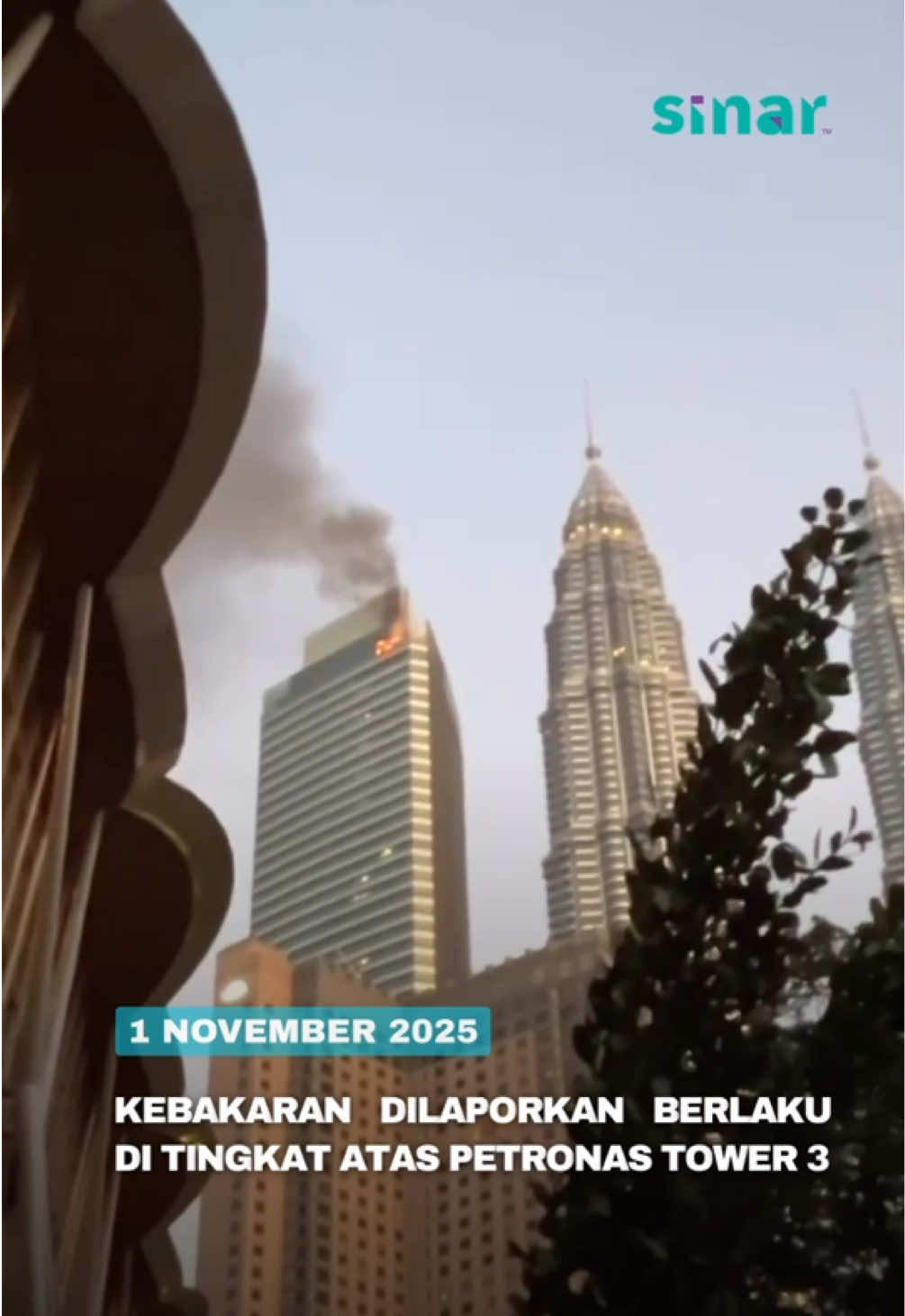 Satu kebakaran dilaporkan berlaku di tingkat atas Menara 3 KLCC awal pagi tadi, dipercayai melibatkan kawasan makanan dan minuman mewah yang terletak di bangunan berkenaan. Sumber: @bernamaofficial  #SINARKongsi #SINARMuzikRetroTerbaik #fyp #foryoupage #trending 