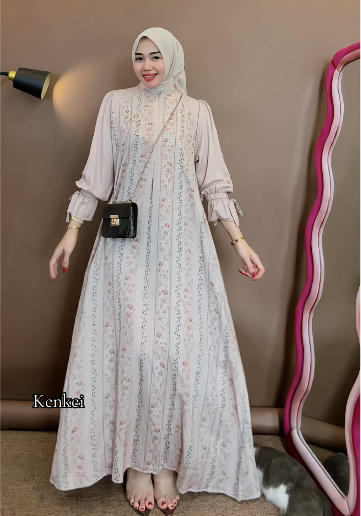 Dusty ivory cantik banget bun 😍🤍🤍🤍🤍 #gamislebaran #gamiscantik #gamiswanita #gamiskekinian #Wink 