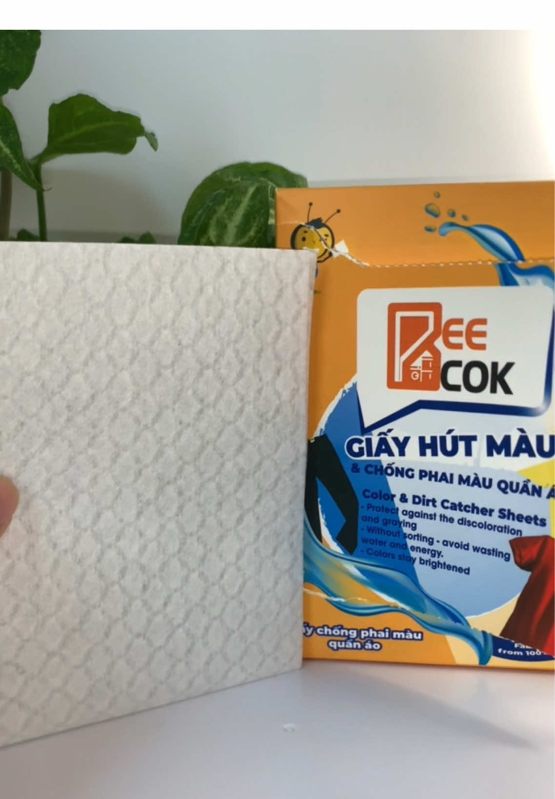 Tiết kiệm thời gian giặt quần áo cùng giấy hút màu nhà Beecok, có e này chẳng cần giặt riêng qao trắng với qâo màu nữa #xuhuong #giayhutmauquanao #beecok 