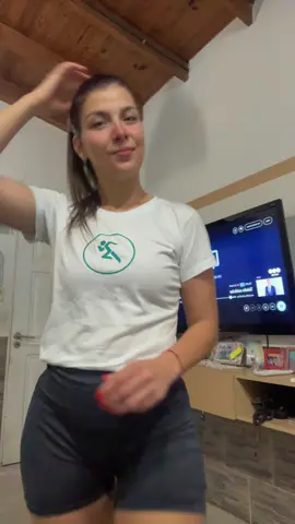 Llegas de entrenar y te pinta hacer un bailecito tiktokero 😝 #Running #runners #runnergirl #foryoupage #foryou 