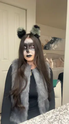 sexy or what?🦝 #halloweencostume #halloween2025 #trashpanda 