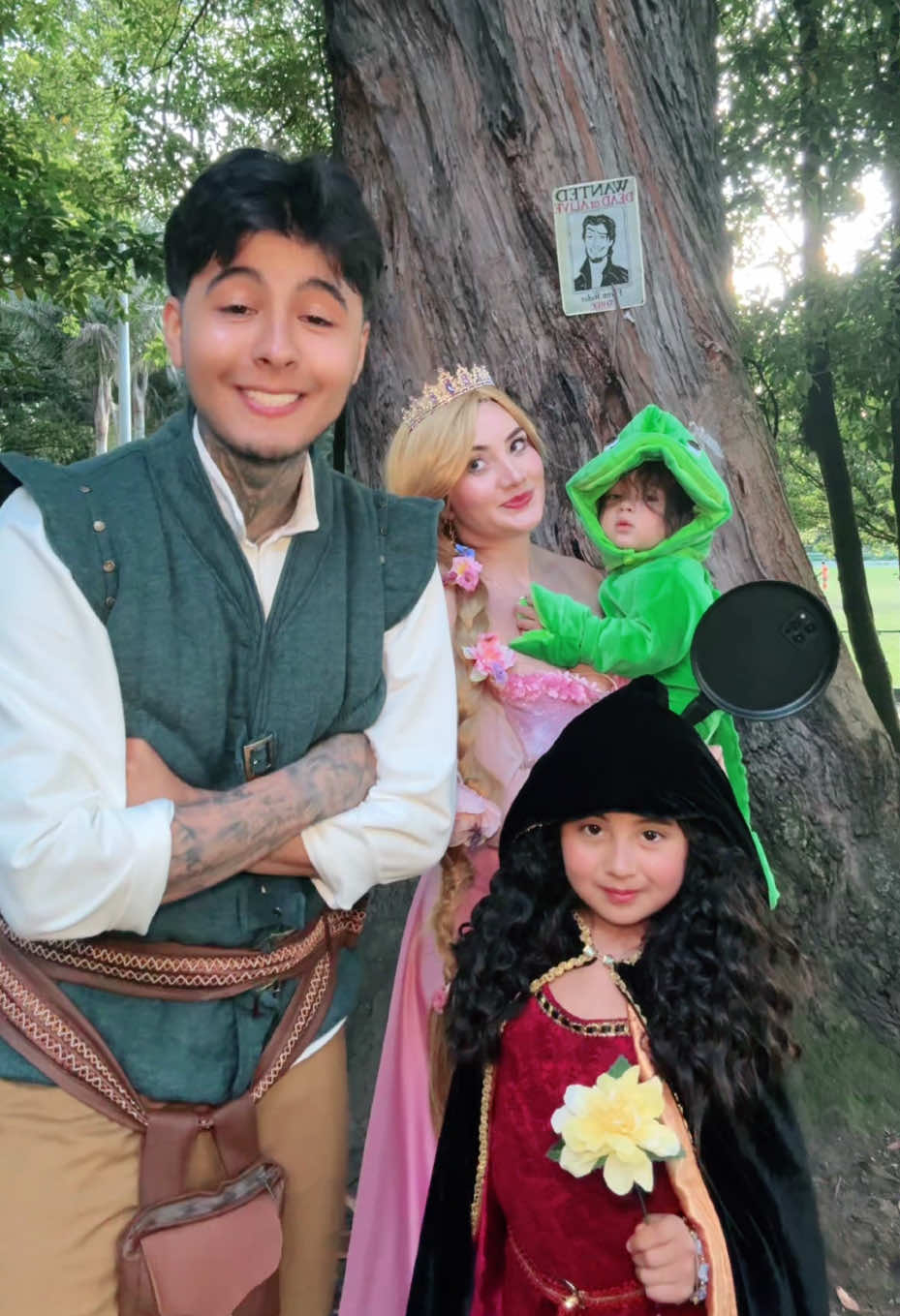 Este año estuvimos ENREDADOS con los disfraces pero lo logramos ❤️