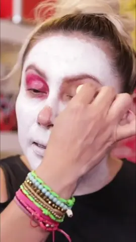 Catrina time! So many face painting possibilities. This water-based paint has amazing pigment, full color payoff! #CatrinaMakeup #FacePainting #DiaDeMuertos #MakeupTutorial