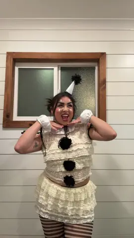 Happy Harryween 🎃🙈🤡  #fyp #HarryStyles #halloween #costume #inspo 