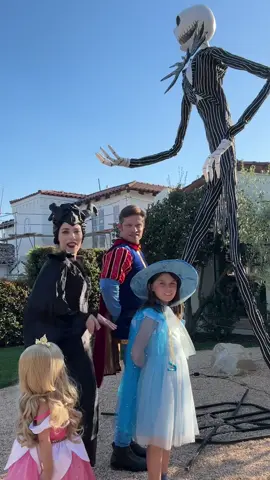 Costumes: coordinated  Choreo: questionable 🤣 This is not our audition for “influencers in the wild” but it is our way of saying HAPPY HALLOWEEN! Stay safe, and spooky 👻 🎃❤️ 