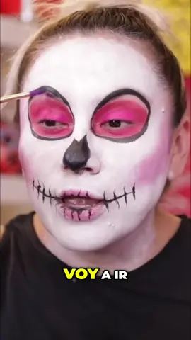 Integrando morado oscuro con negro. Si la pintura está húmeda, difumina bien. ¡Mira cómo queda! #Arte #Pintura #DIY #Tutorial #Creatividad