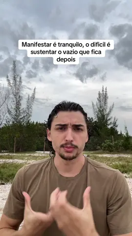 A manifestação te dá o mundo, já o despertar te tira dele. #leidaatração #universo 