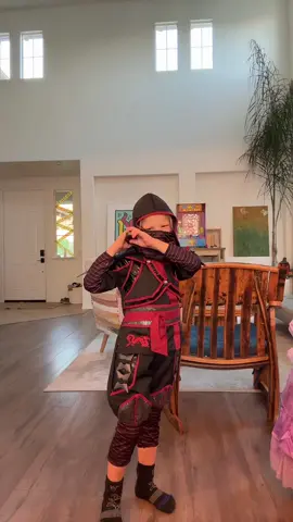 No family theme this year!! The kids really wanted certain costumes so I’m not going to force it 🩷 happy Halloween! #halloween #halloweencostume 