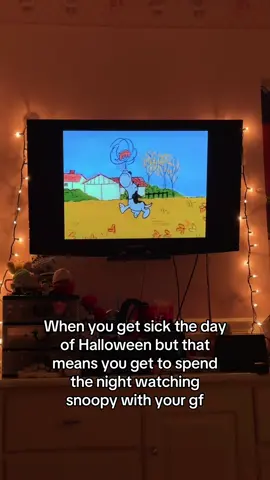 We love snoopy!!!!! #halloween #halloweekend #snoopy #itsthegreatpumpkincharliebrown #wlw 