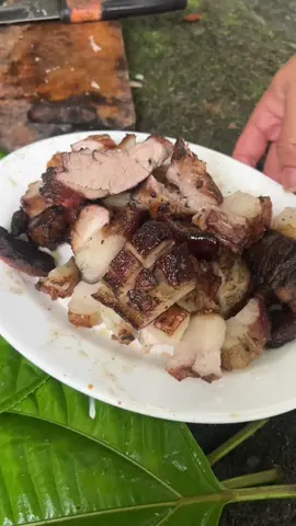 Suasana alam + babi panggang 😍 #dayak #borneo #kalimantan #pork 
