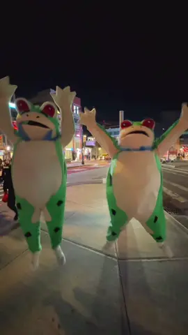 🐸 happy halloween #halloween #chinese #flushing #douyin 