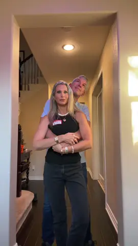 How they should have reacted #coldplayconcert #coldplaycouple #halloween #halloweencostume #fyp 