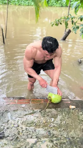 Về miền Tây, khỏi cần resort – chỉ cần con rạch trước nhà là có combo “spa thiên nhiên” luôn 😂 Tắm rạch, nghe chim kêu, nước mát lạnh tê người, thêm trái dừa tươi… cái cảm giác chill nó tới tận xương luôn 🌴 Thiệt, chỉ có quê mới cho mình được cái cảm giác thoải mái vậy! Ở quê, chỉ cần ngồi nhìn nước chảy, nghe tiếng gió lùa qua hàng dừa là thấy lòng nhẹ tênh… bình yên kiểu không cần cố gắng 🍃 #mientaysongnuoc #relaxchomuctieucuatoi #Coachonl