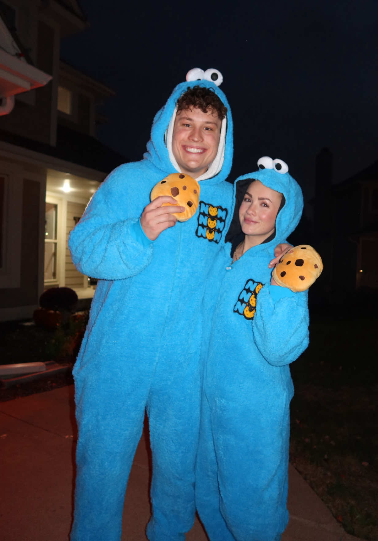 We love a last minute Halloween costume🎃👻 #halloween #costume #cookiemonster #halloweencostume #happyhalloween 