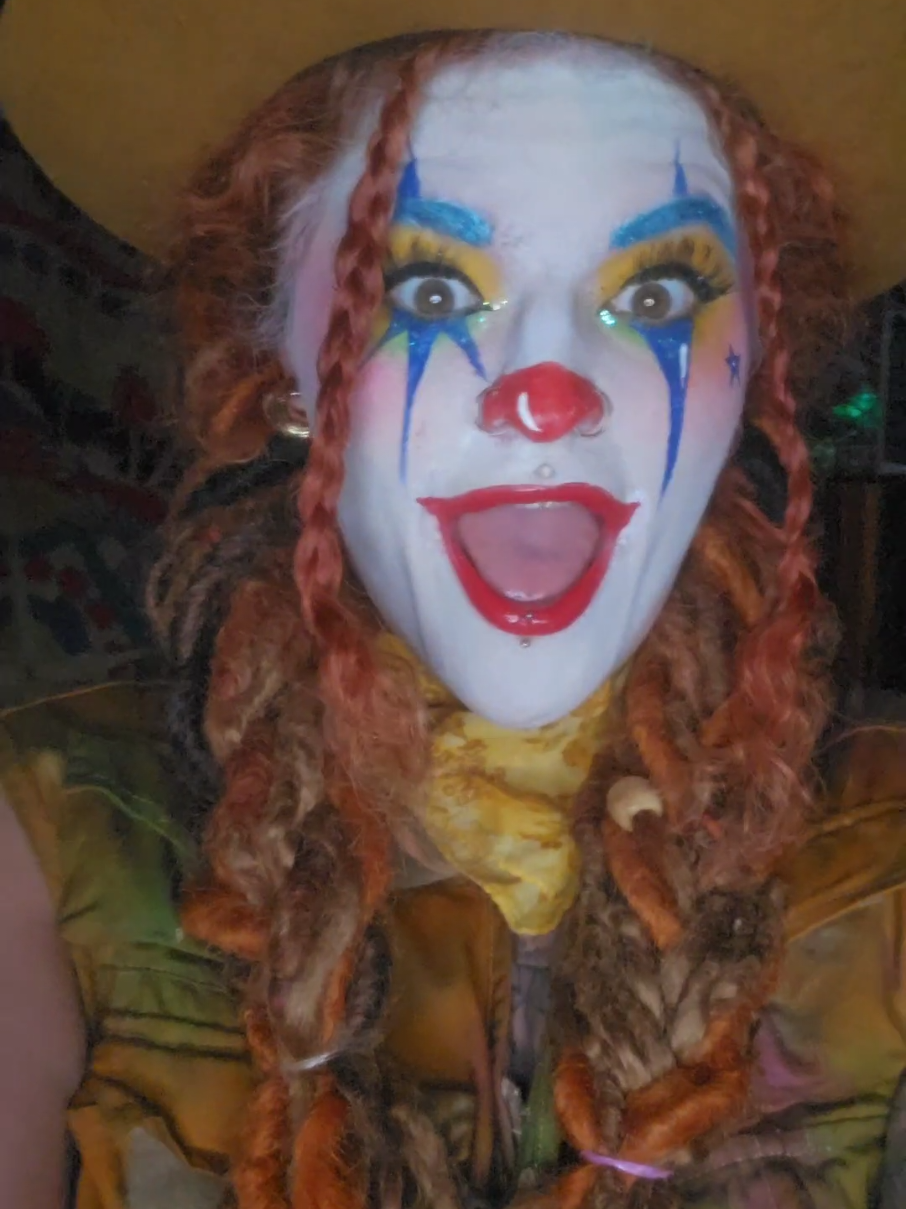 happy Halloween 💫🦋🎃🌈  put together a last minute rodeo clown costume hehe  #halloweencostume #samhainblessings #clowncostume #clowngirl 