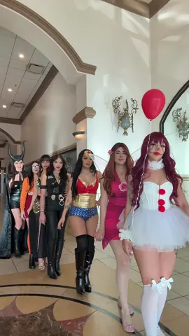 Las meseras más lindas 🥴#halloween #halloweencostume #server #halloweenideas @Tania MG💗 @Nesaa🦢🪞 @sarahimartinez6381 