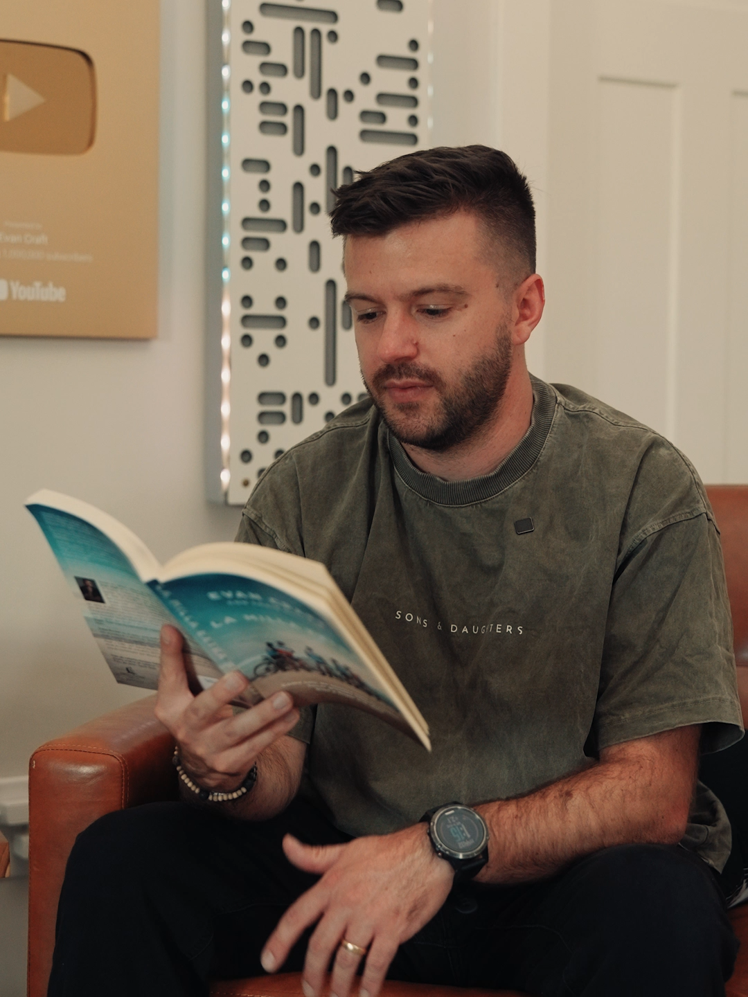 ¿Ya has tenido oportunidad de leer mi libro? Si es así, ¡cuéntame en los comentarios qué te parece hasta ahora! Si aún no lo has leído, ¡no te preocupes! ¡Aún estás a tiempo! Espero inspirar a todos a ir más allá y mostrar un amor radical a un mundo que lo necesita desesperadamente. ¡Vamooos!