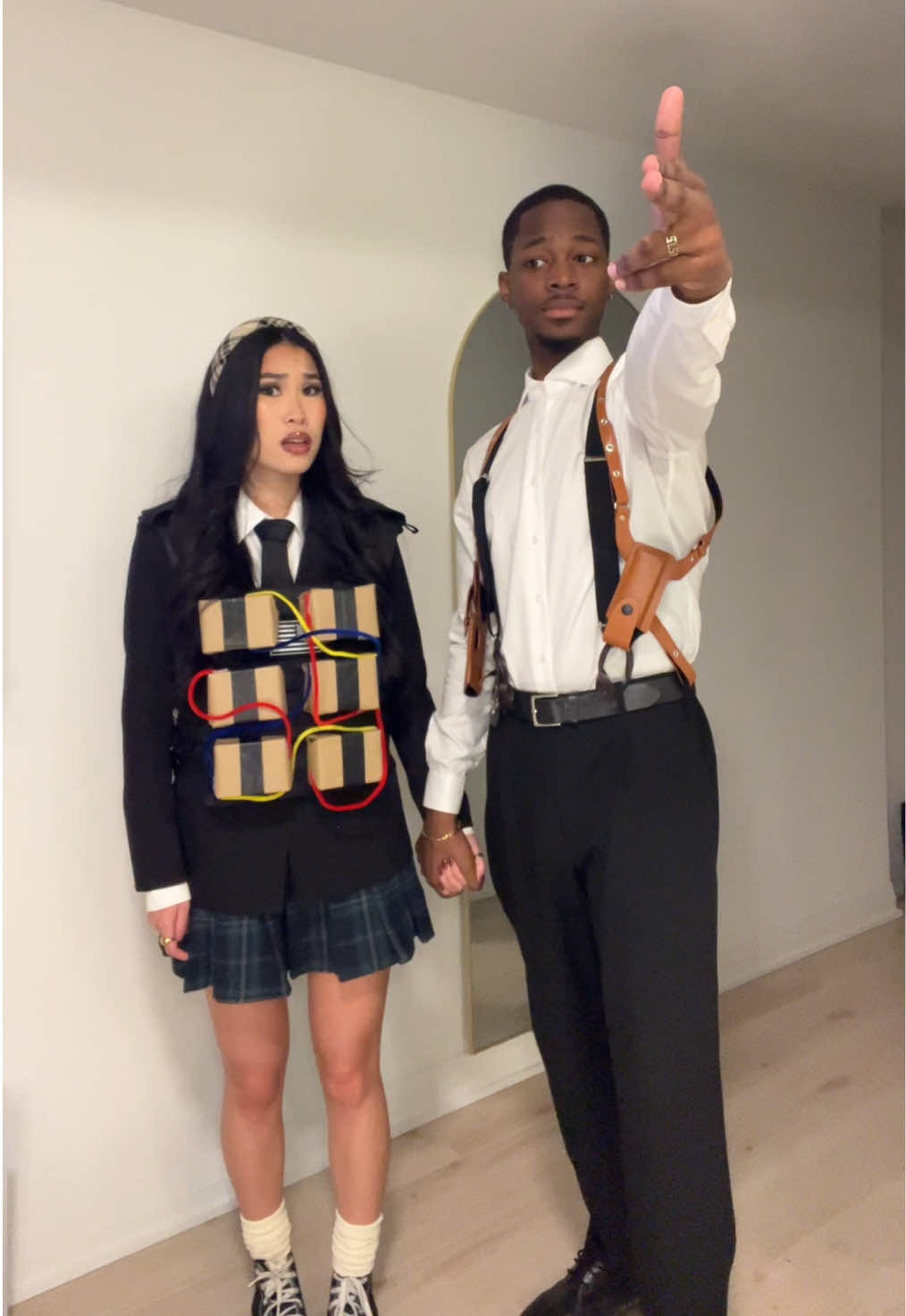 PUSH THE BUTTON !! ⏳ #rushhour #sooyung #detectivecarter #pushthebutton #halloween 