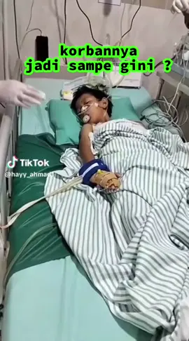 kqn anak anak jaman sekarang itu udah gak punya adab karena tontonan mereka itu hape. orang tua mereka ganti jadi hp makannya banyak yang udah gak ada sopan santun bahkan bully. dari dulu udah ngeri sekarang tambah ngeri lg. paling gak sabar lihat ada pembbulyan. makanya harus selektif ketat lingkungan anak dari temen main, ngaji, sekolahan. kakau ada orang toxic dikit males, menjauh aja.  kek saya akhirnya pindah sekolah tenang rasaanya.