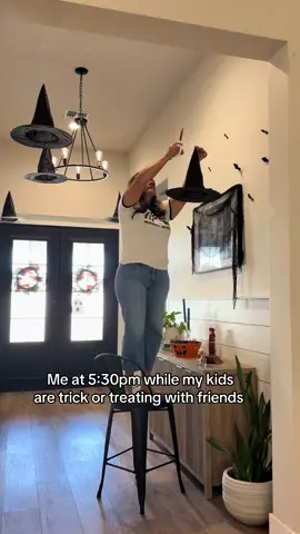 Based on actual events 🤭🎅 #itschristmas #holidaydecor #christmasdecor 