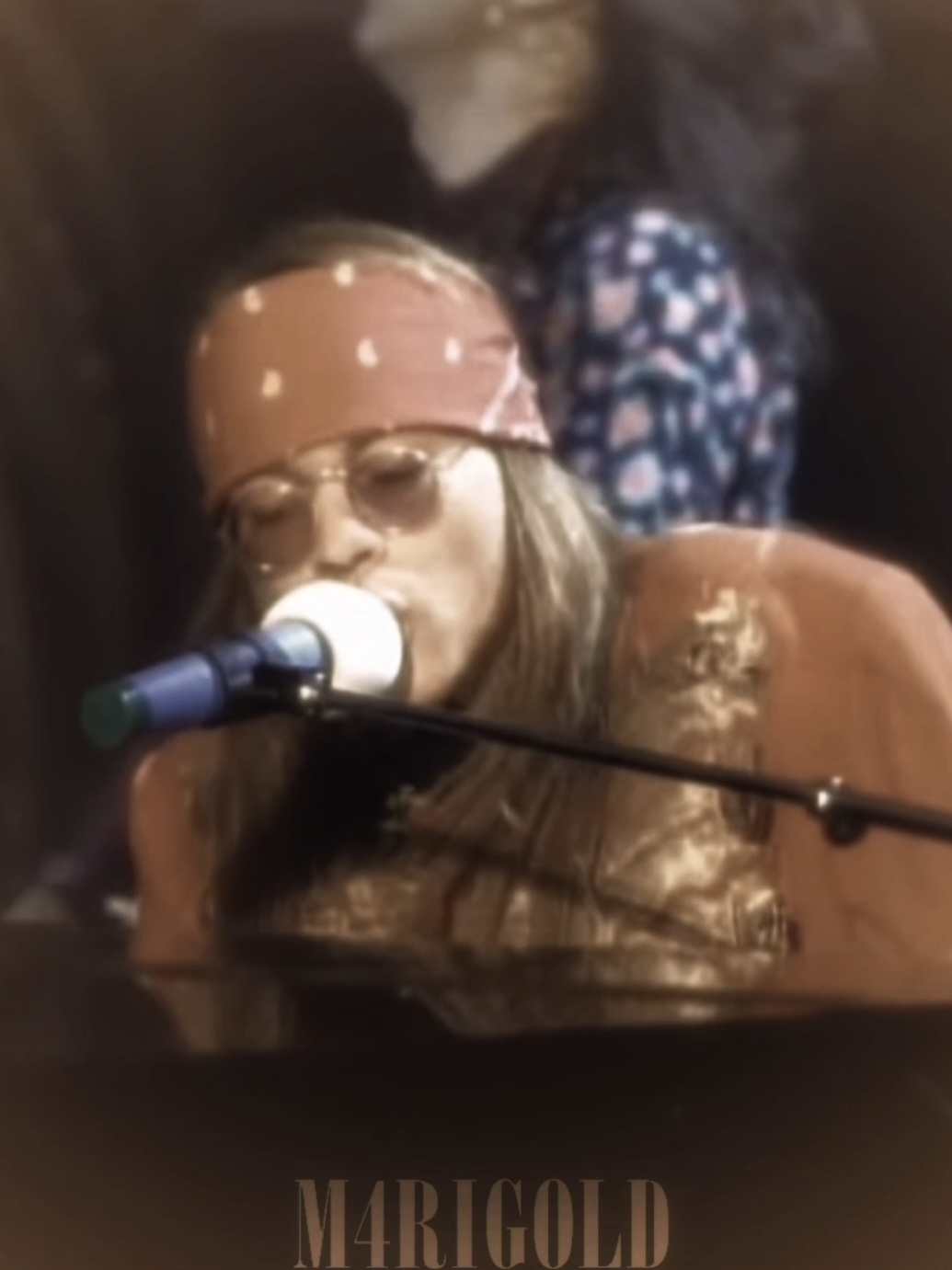 #GUNSNROSES ||•And it's hard to hold a candle In the cold November rain🧡•|| #dontletthisflop #fyp #novemberrain #gunsnrosesedits 