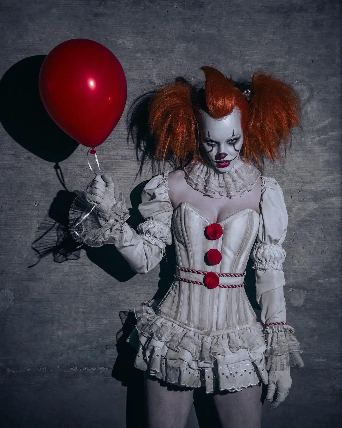 Happy Halloween everybody! Hope you’re crawling around in your favorite sewers. #pennywisethedancingclown #welcometoderry #girlpennywise #horrortok #pennywisecosplay 