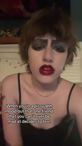 @john hurt wearing a crown #fyp #fypage #funny #relatable #friends 