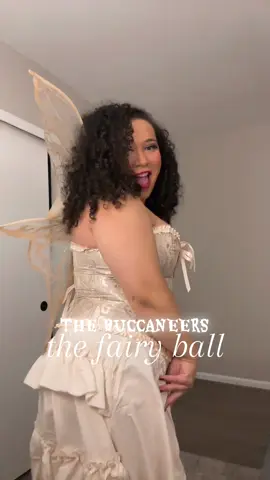 When thinking about the shows from 2025 that I absolutely loved and wish I could be there, it was #TheBuccaneers ✨ especially to be at the fairy ball! Shoutout to @Jenny Rhodes-McLean and Kate Carin and their teams for inspiring this look! It’s no where near as good as good as their looks, but I loved that ball SO MUCH I wanted to dress up as if I was going for #halloween 🎃 #appletv #appletvplus #buccaneers 
