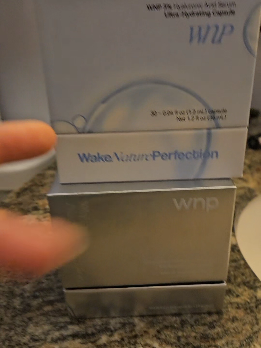 wnp hyaluronic acid serum and emergency repair serum #tiktokshopblackfriday #tiktokshopcybermonday #skincareover30 #nightlyroutine 