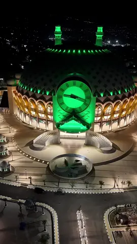 Masjid dengan kubah terbesar di Indonesia dan Menara dengan jam analog terbesar berada di Palu, Sulawesi tengah. #pesonaindonesia #wonderfulindonesia #infopalu #mesjid #sulawesitengah
